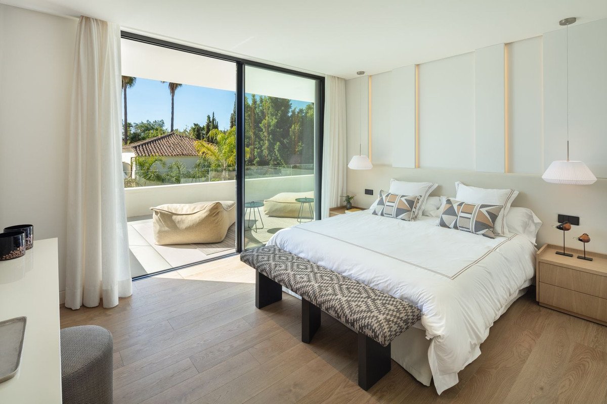5 Bed Detached Villa in Marbella