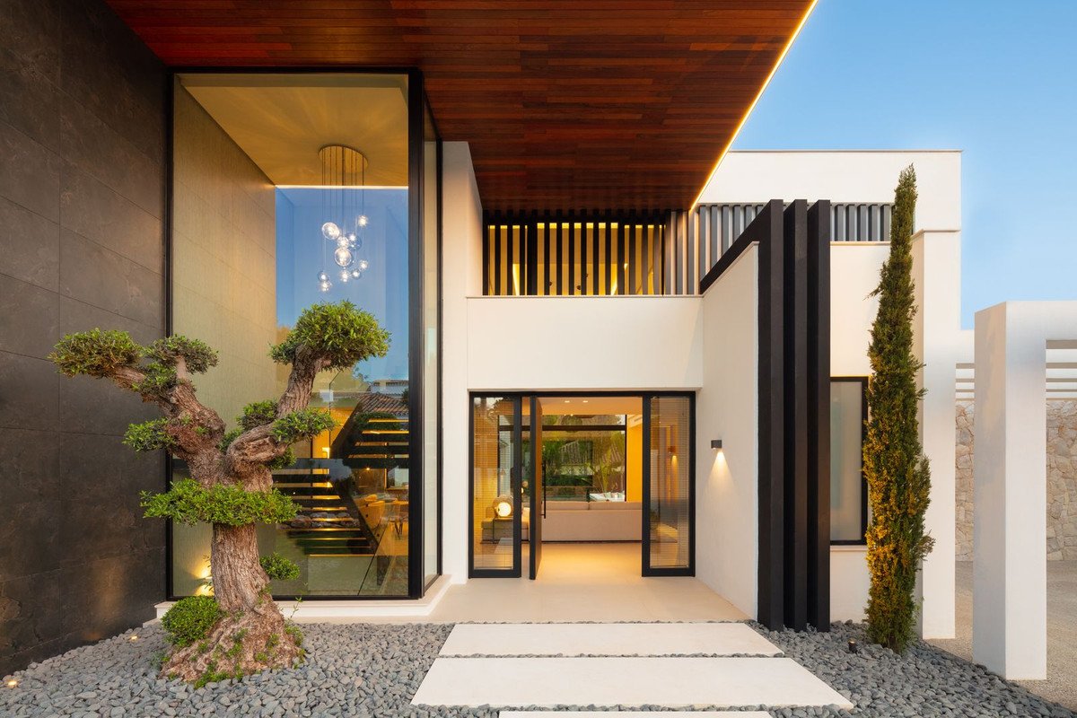 5 Bed Detached Villa in Marbella