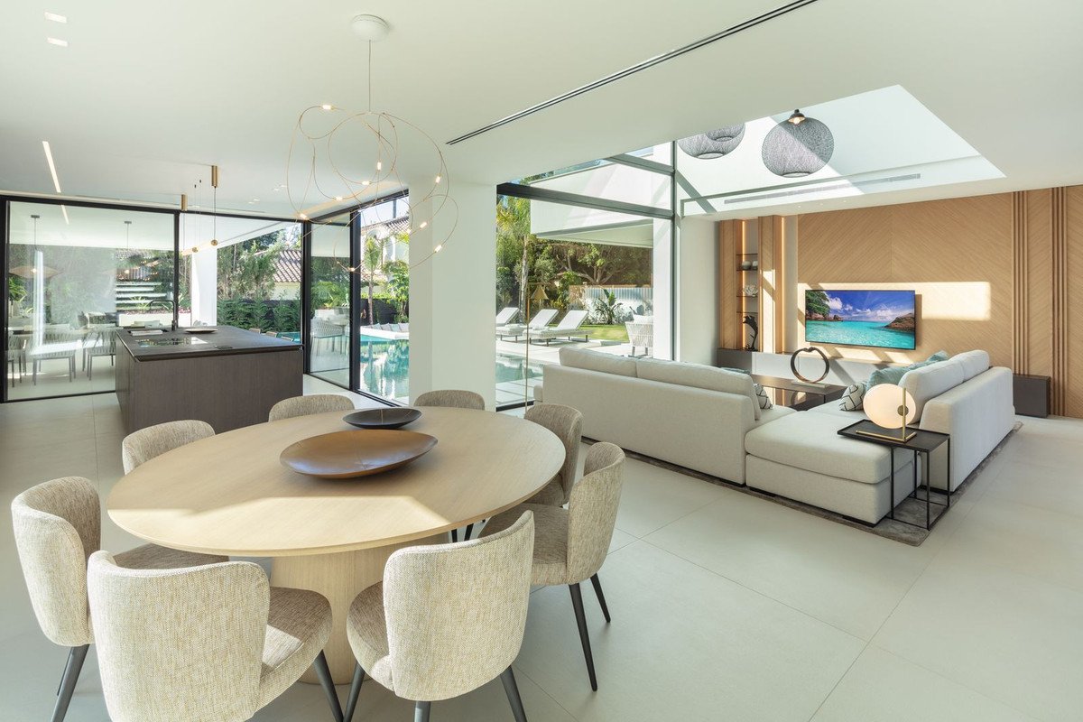 5 Bed Detached Villa in Marbella