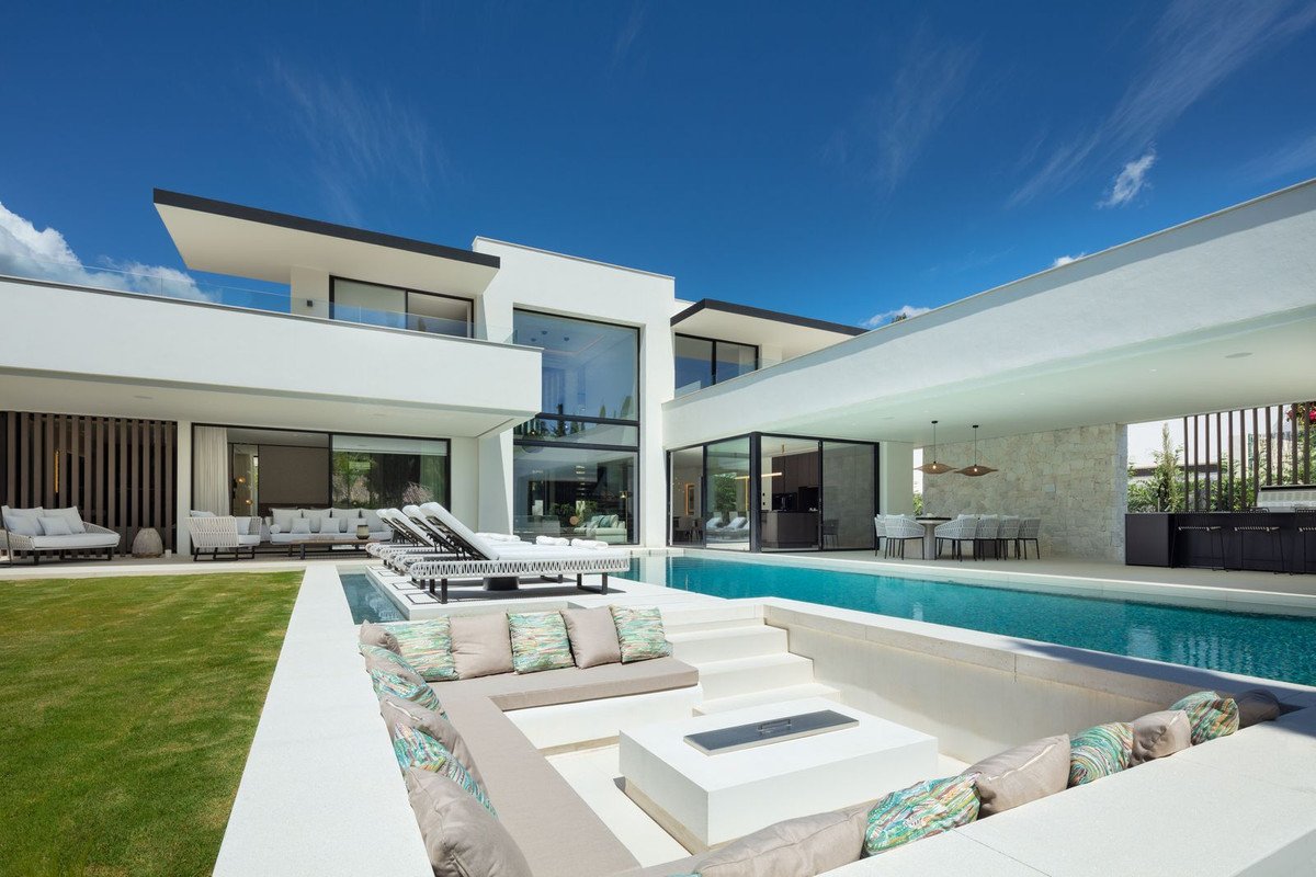 5 Bed Detached Villa in Marbella
