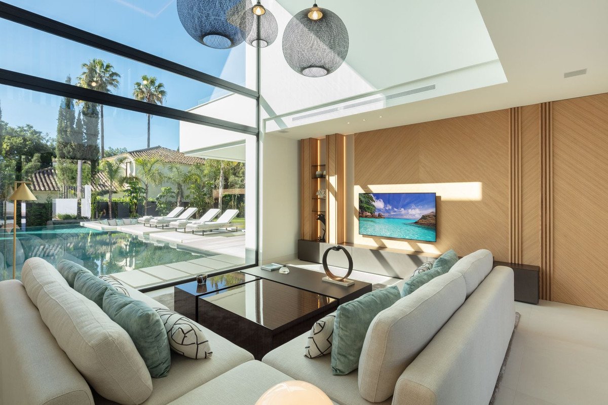 5 Bed Detached Villa in Marbella