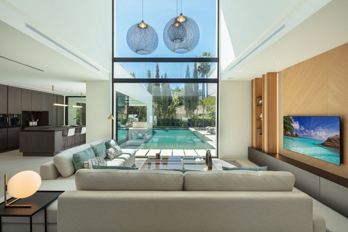 5 Bed Detached Villa in Marbella