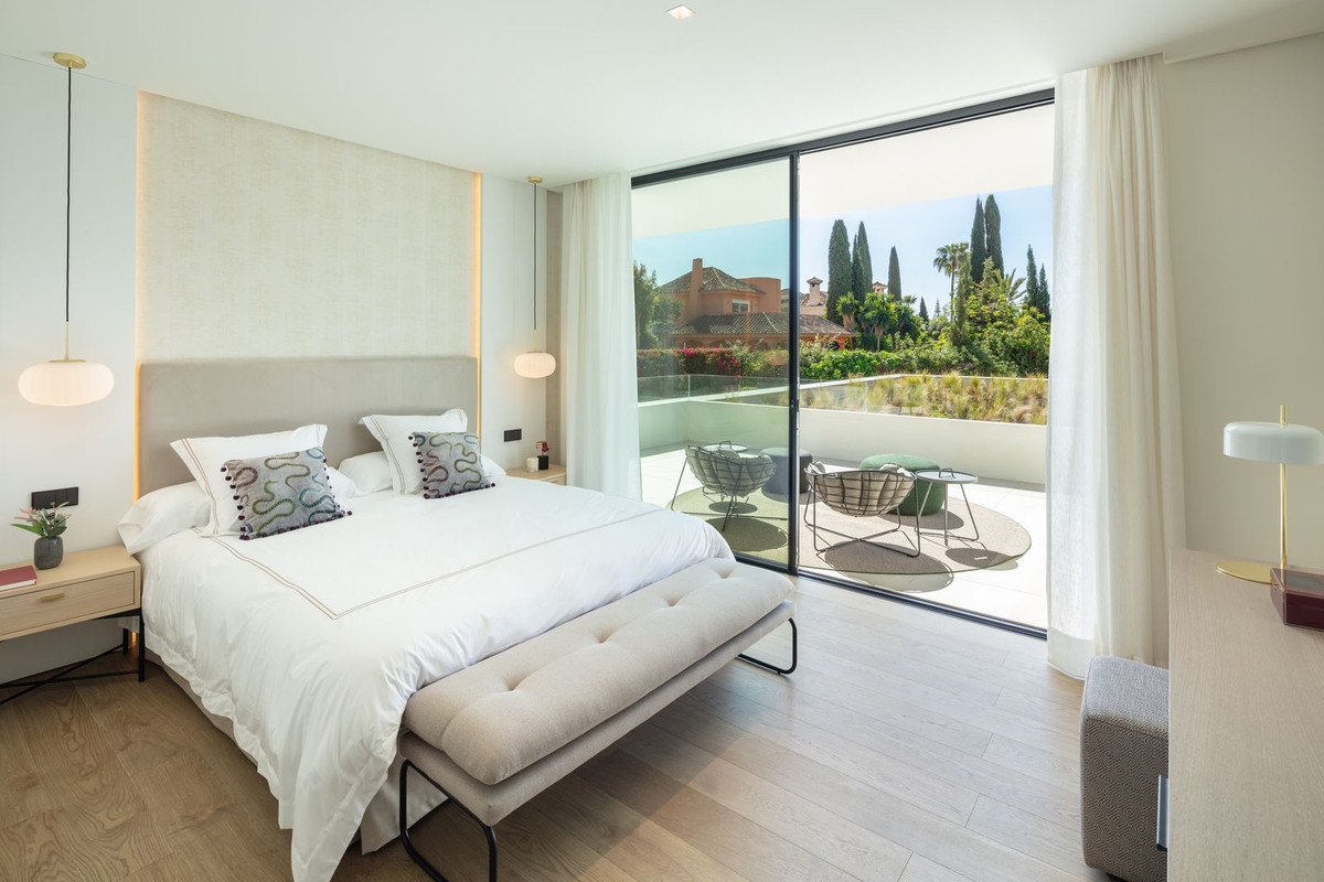 5 Bed Detached Villa in Marbella