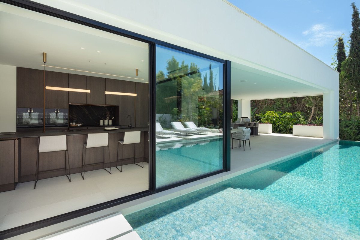 5 Bed Detached Villa in Marbella