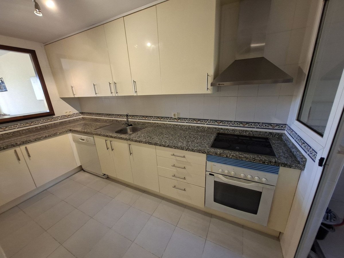 2 Bed Ground Floor Apartment in La Duquesa