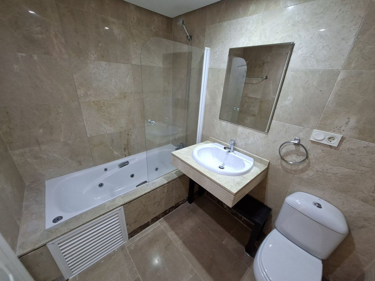 2 Bed Ground Floor Apartment in La Duquesa