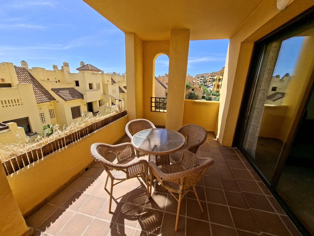 2 Bed Ground Floor Apartment in La Duquesa