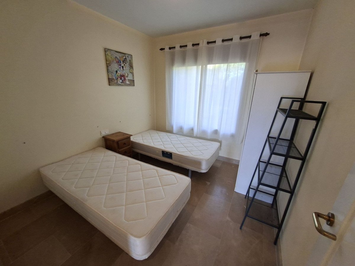 2 Bed Ground Floor Apartment in La Duquesa
