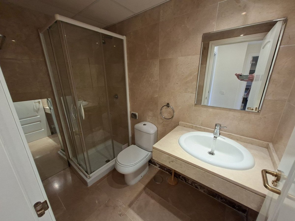2 Bed Ground Floor Apartment in La Duquesa