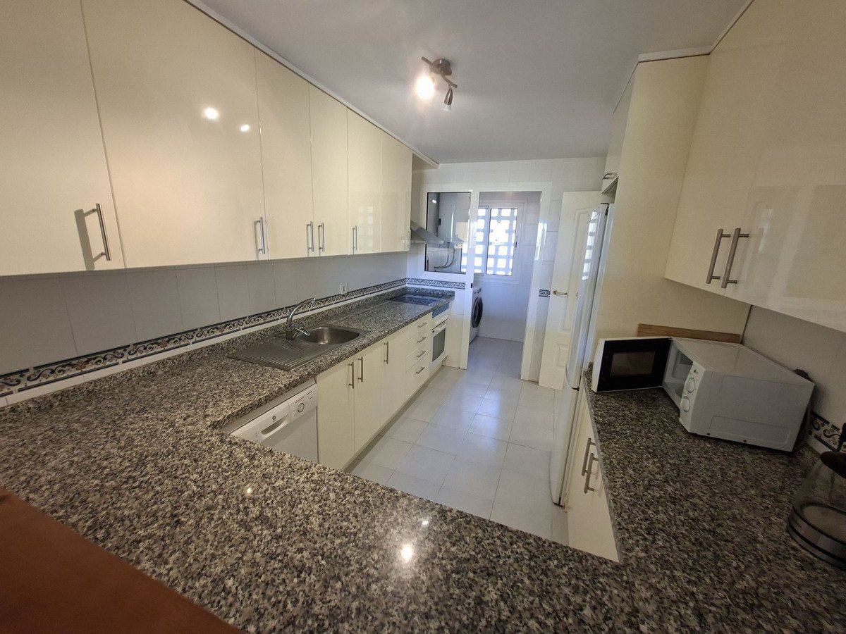 2 Bed Ground Floor Apartment in La Duquesa