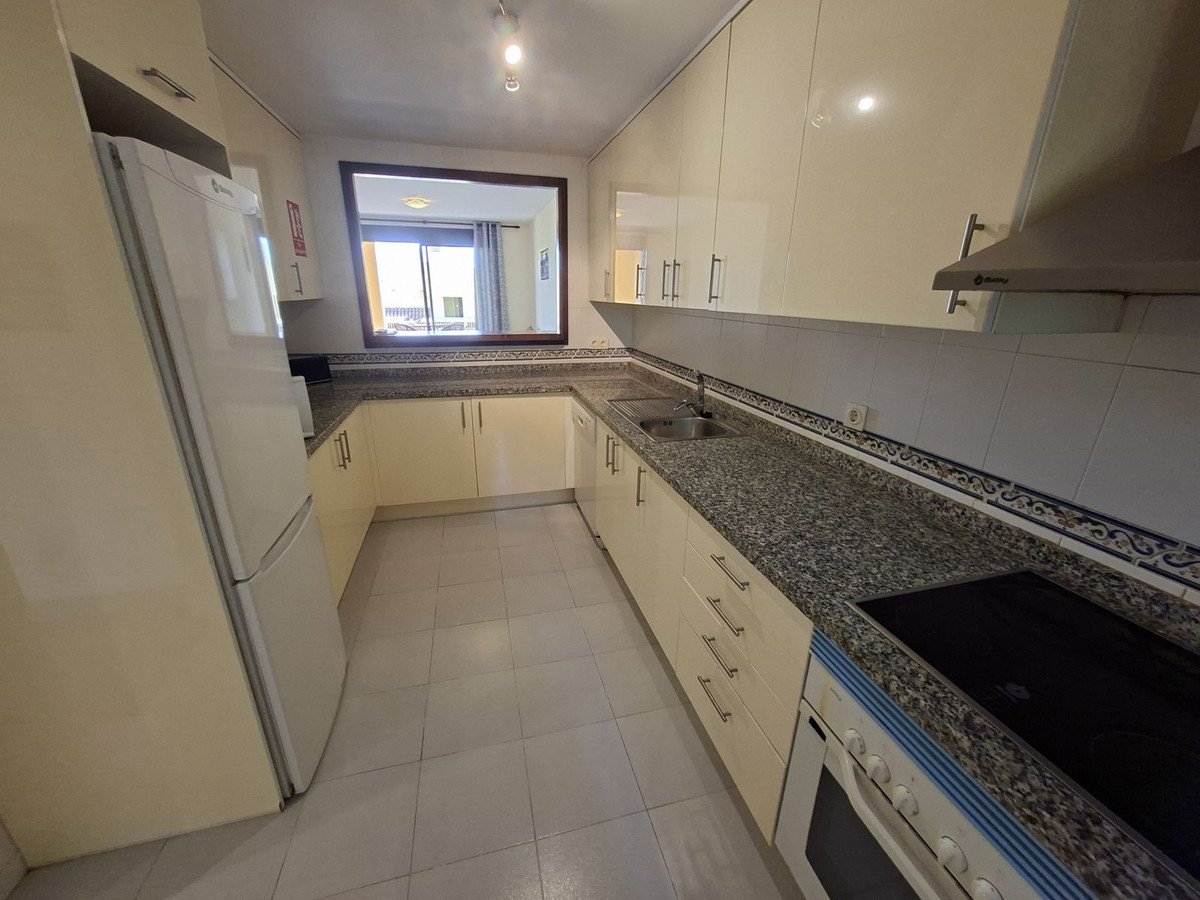 2 Bed Ground Floor Apartment in La Duquesa