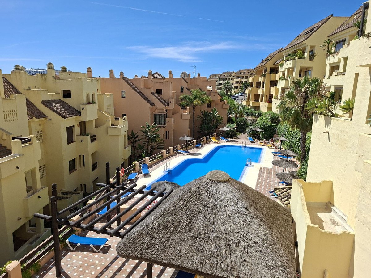2 Bed Ground Floor Apartment in La Duquesa