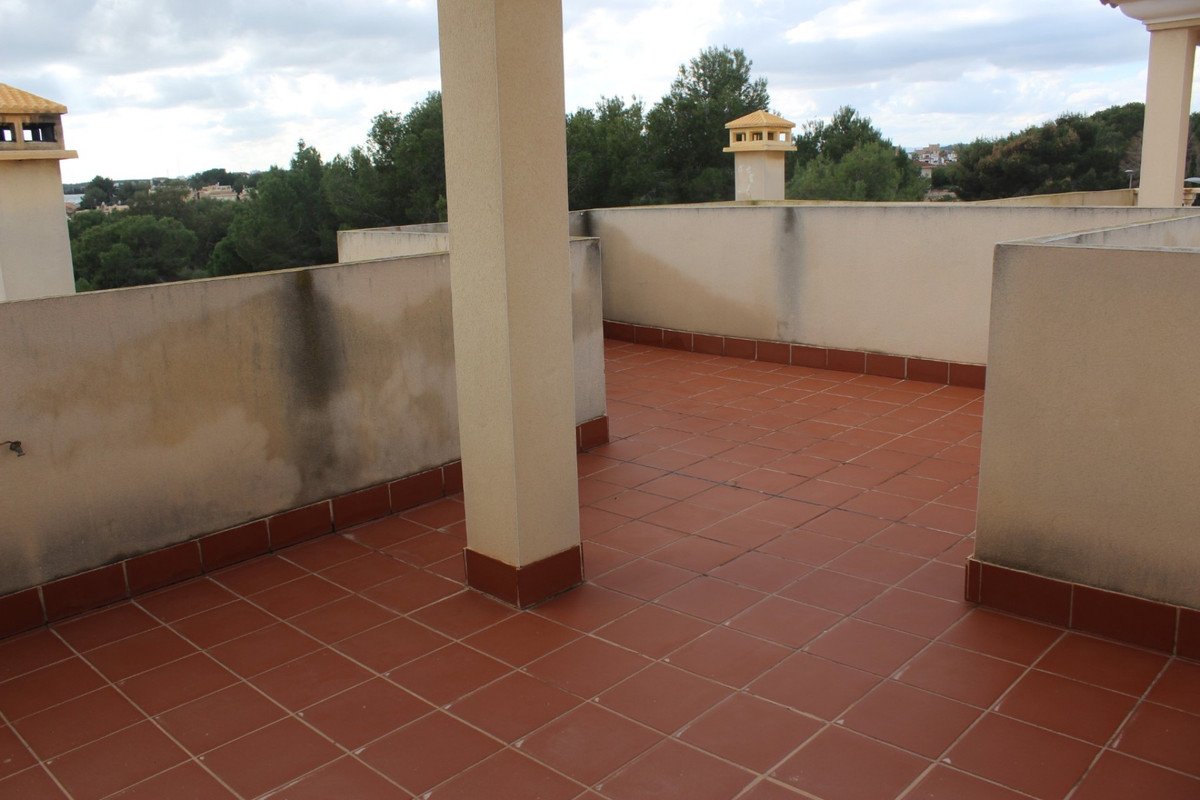 3 Bed Semi-Detached House in Montemar
