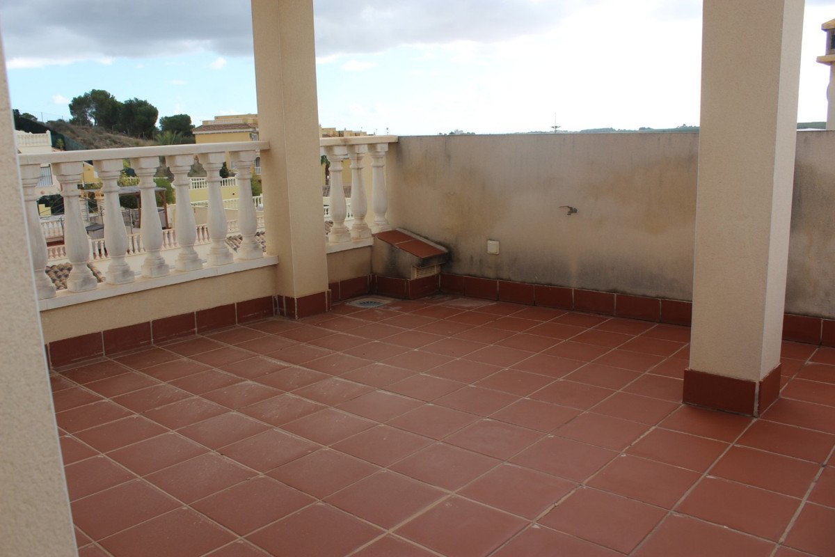 3 Bed Semi-Detached House in Montemar