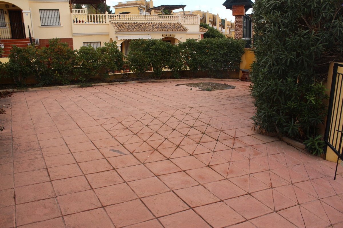 3 Bed Semi-Detached House in Montemar