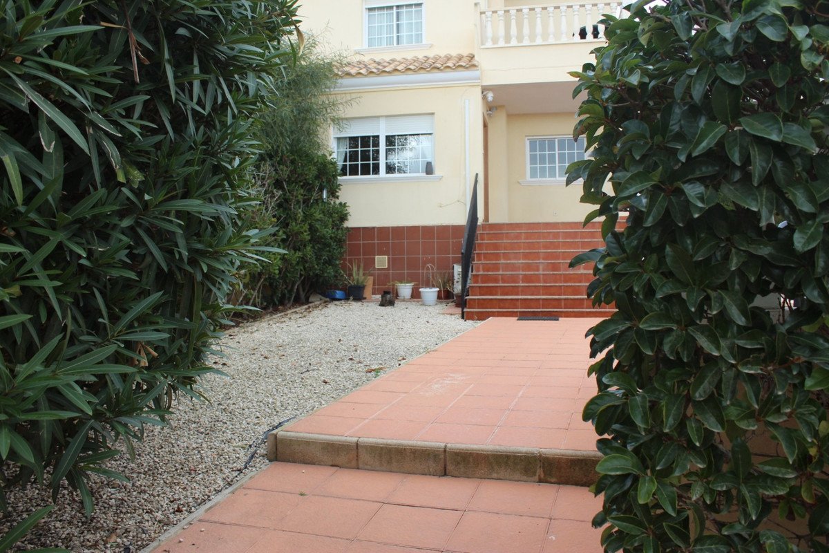 3 Bed Semi-Detached House in Montemar