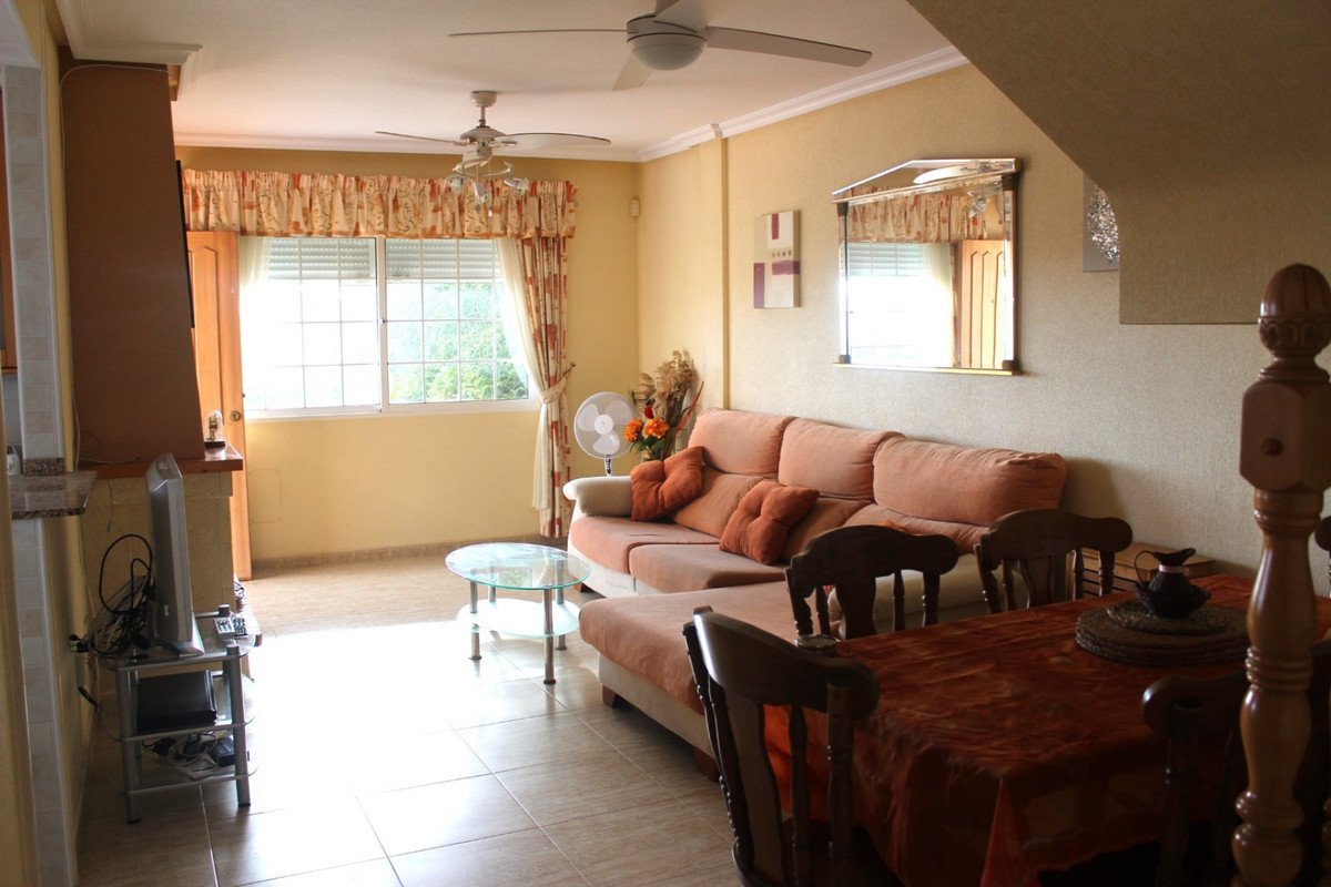 3 Bed Semi-Detached House in Montemar