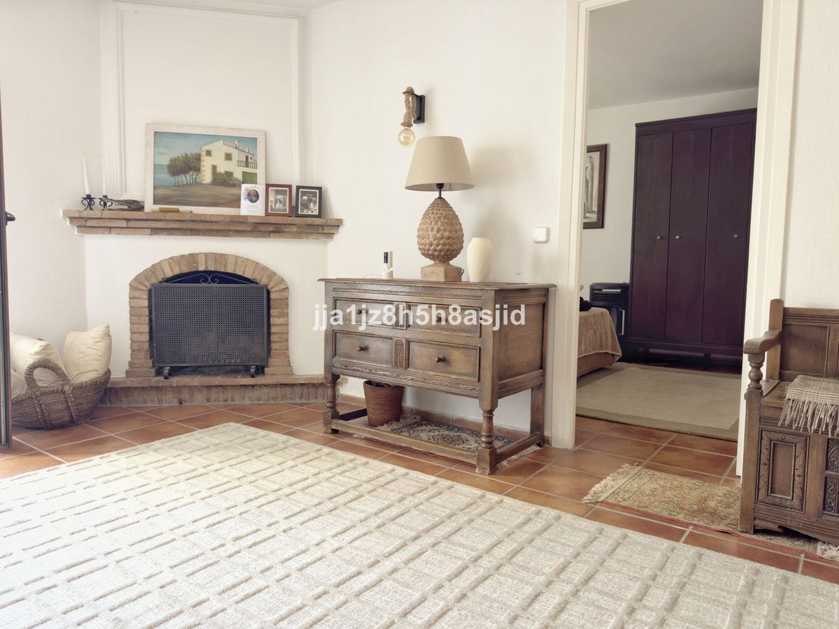 1 Bed Middle Floor Apartment in Benahavís