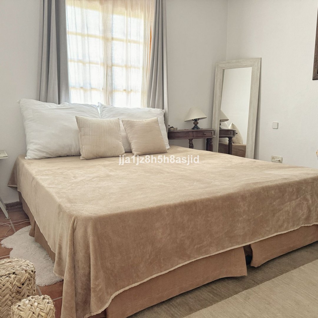 1 Bed Middle Floor Apartment in Benahavís