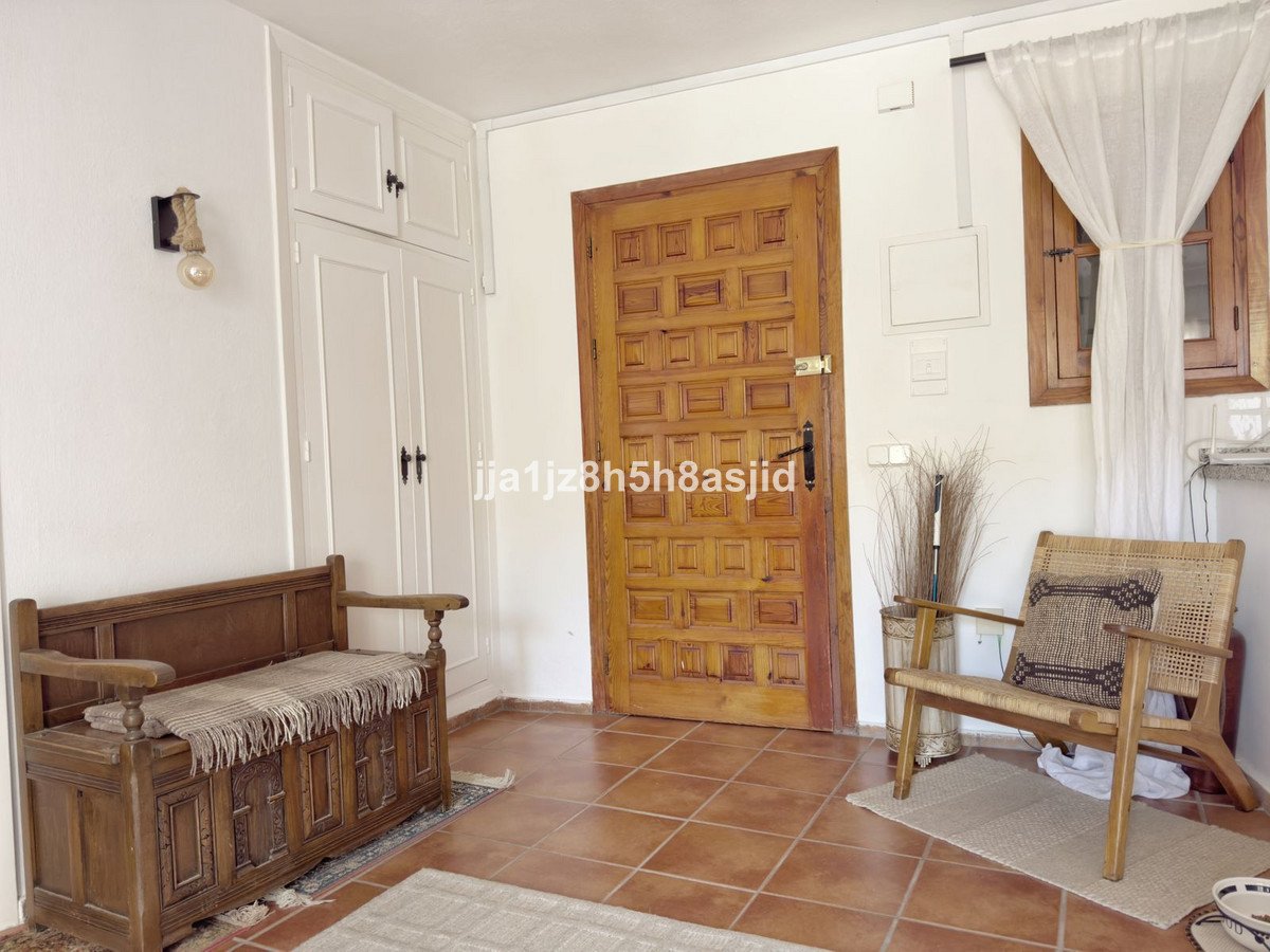 1 Bed Middle Floor Apartment in Benahavís