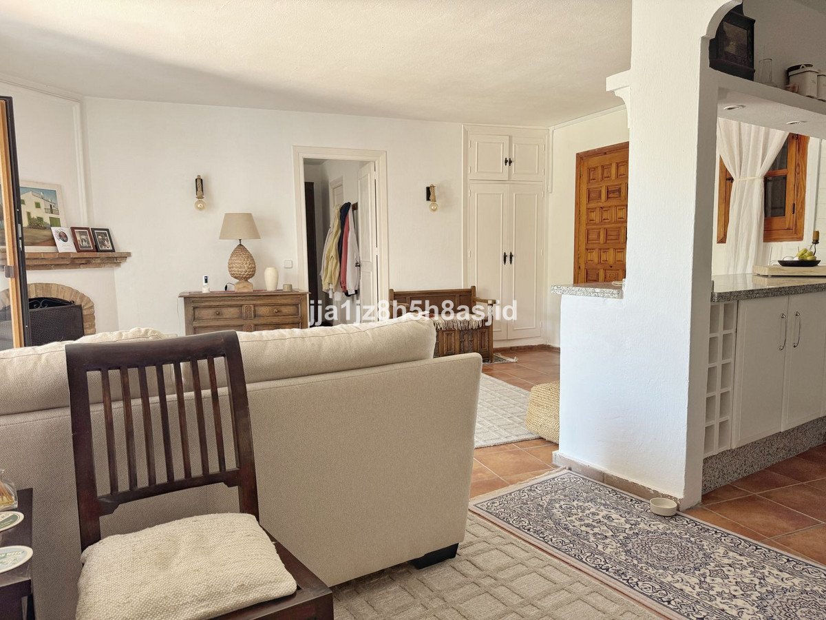 1 Bed Middle Floor Apartment in Benahavís