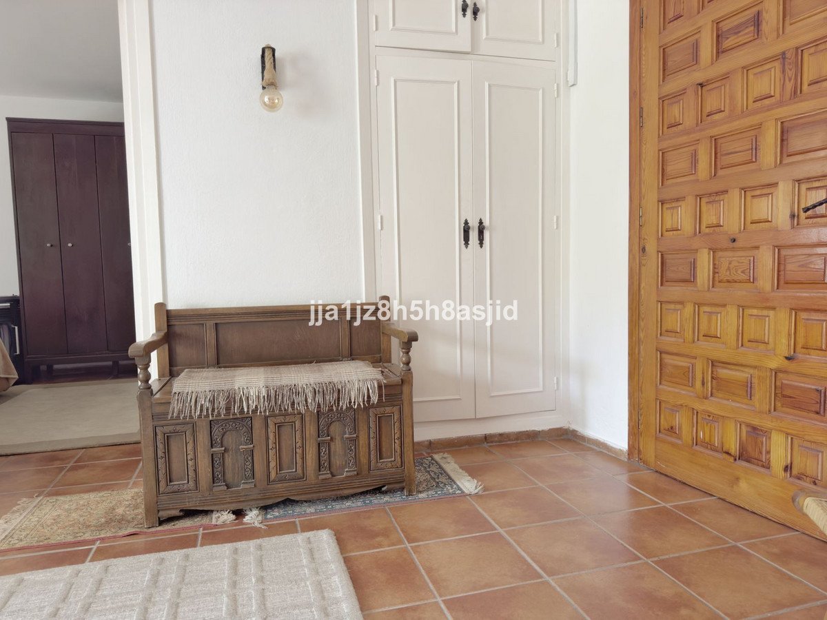 1 Bed Middle Floor Apartment in Benahavís