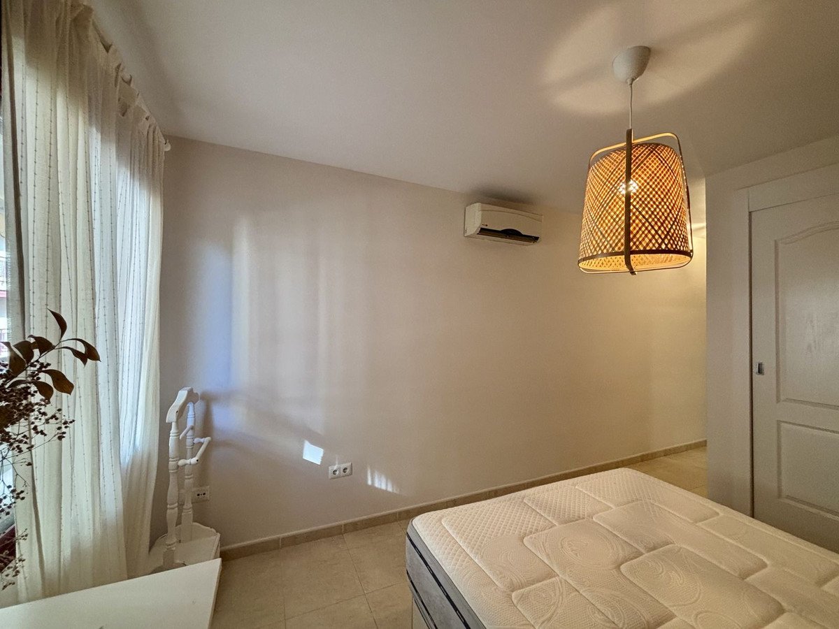 2 Bed Middle Floor Apartment in Rincón de la Victoria