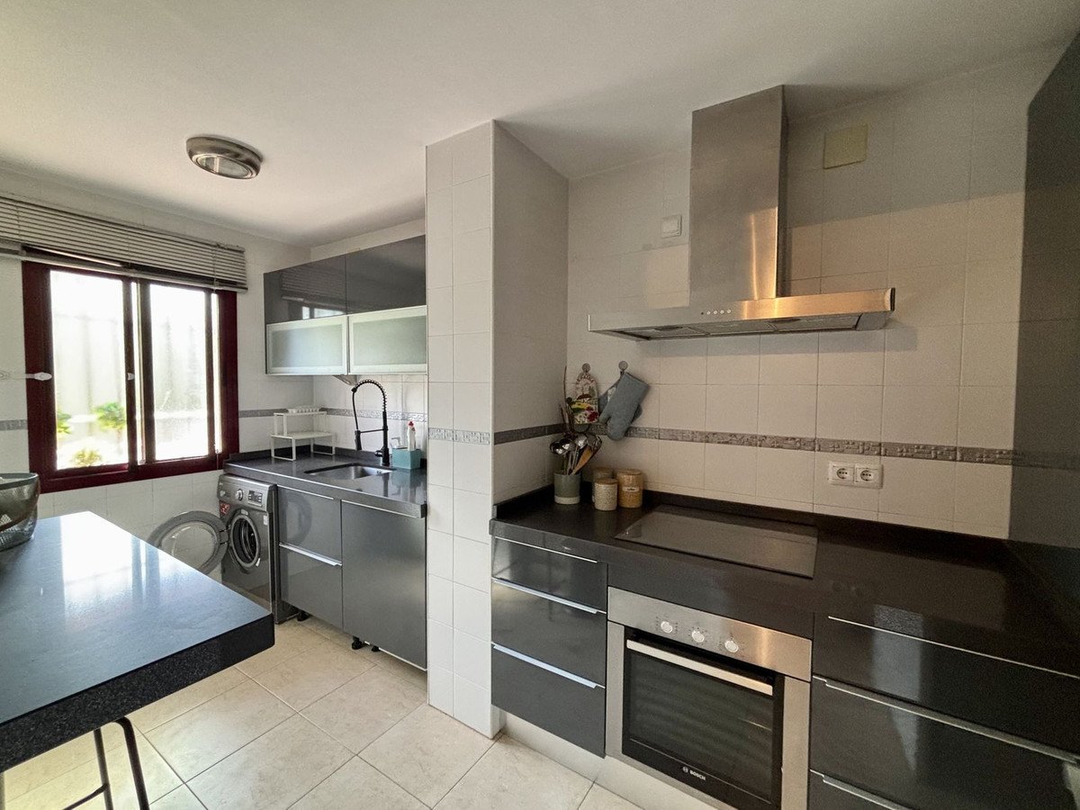 2 Bed Middle Floor Apartment in Rincón de la Victoria