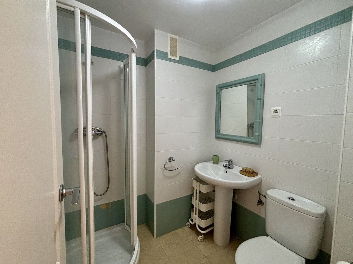 2 Bed Middle Floor Apartment in Rincón de la Victoria