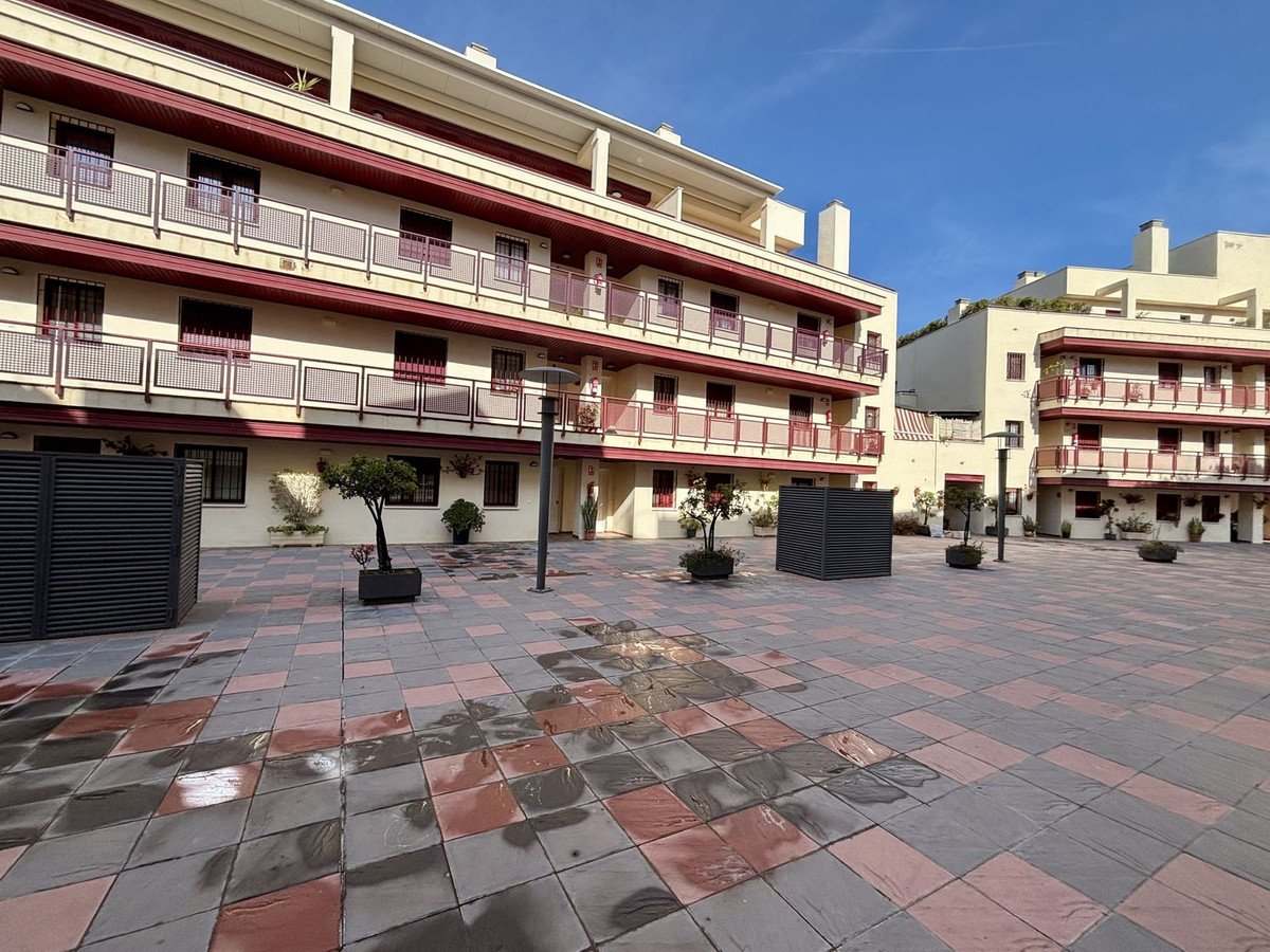 2 Bed Middle Floor Apartment in Rincón de la Victoria