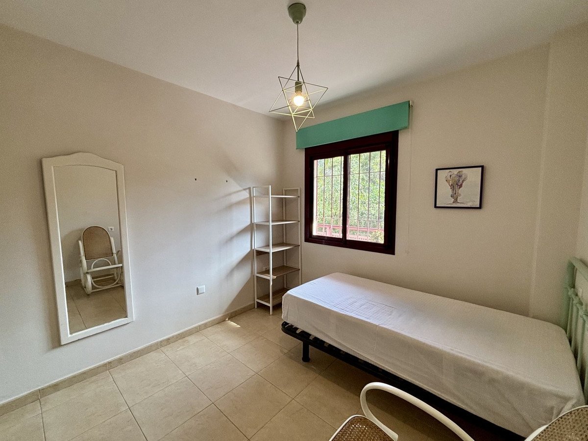2 Bed Middle Floor Apartment in Rincón de la Victoria