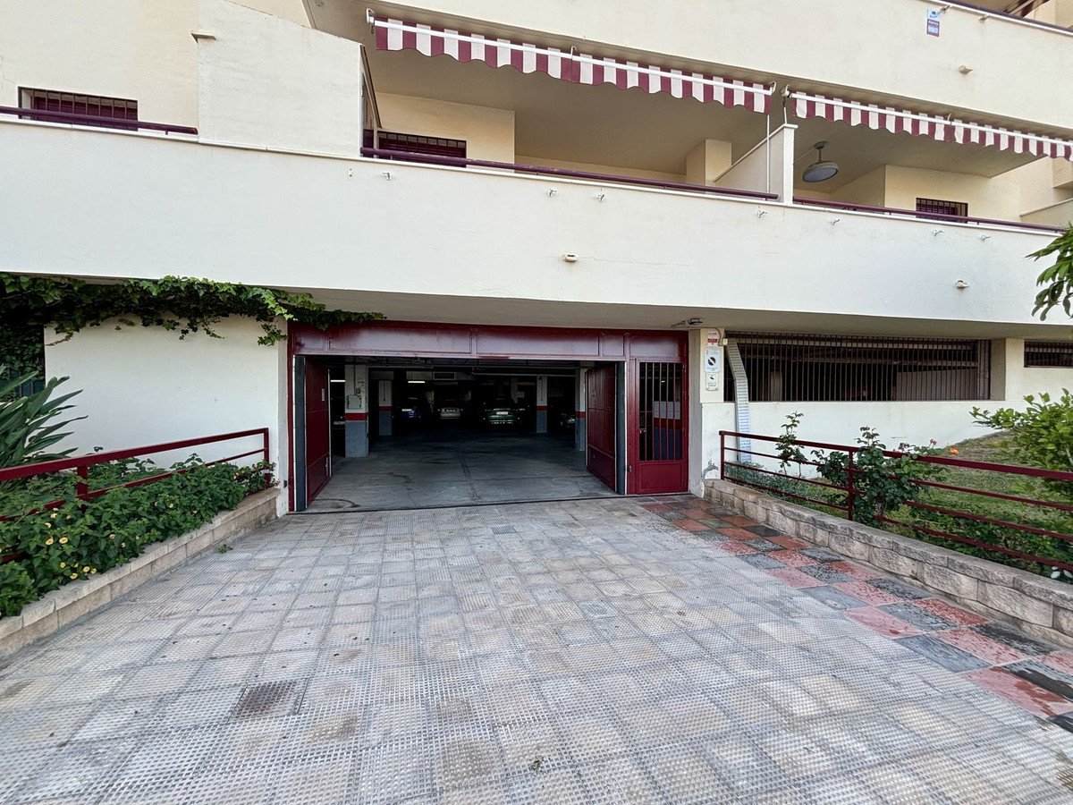 2 Bed Middle Floor Apartment in Rincón de la Victoria