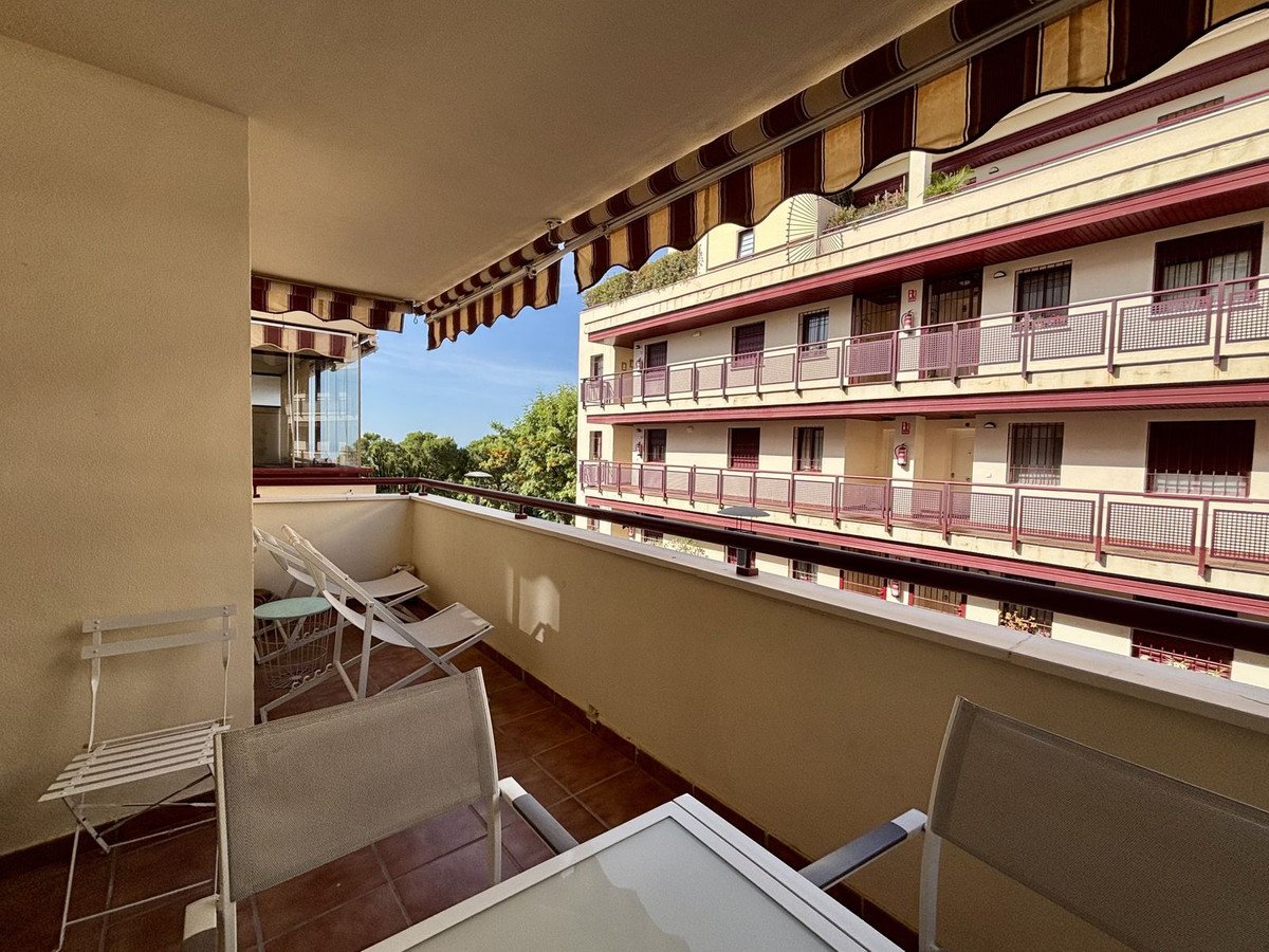 2 Bed Middle Floor Apartment in Rincón de la Victoria