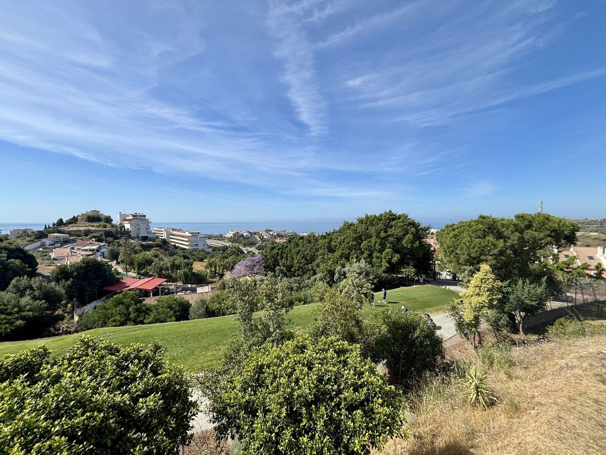 2 Bed Middle Floor Apartment in Rincón de la Victoria