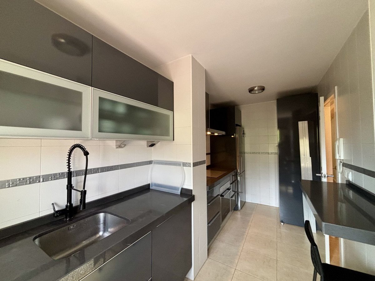 2 Bed Middle Floor Apartment in Rincón de la Victoria