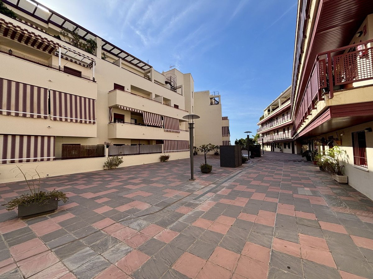 2 Bed Middle Floor Apartment in Rincón de la Victoria