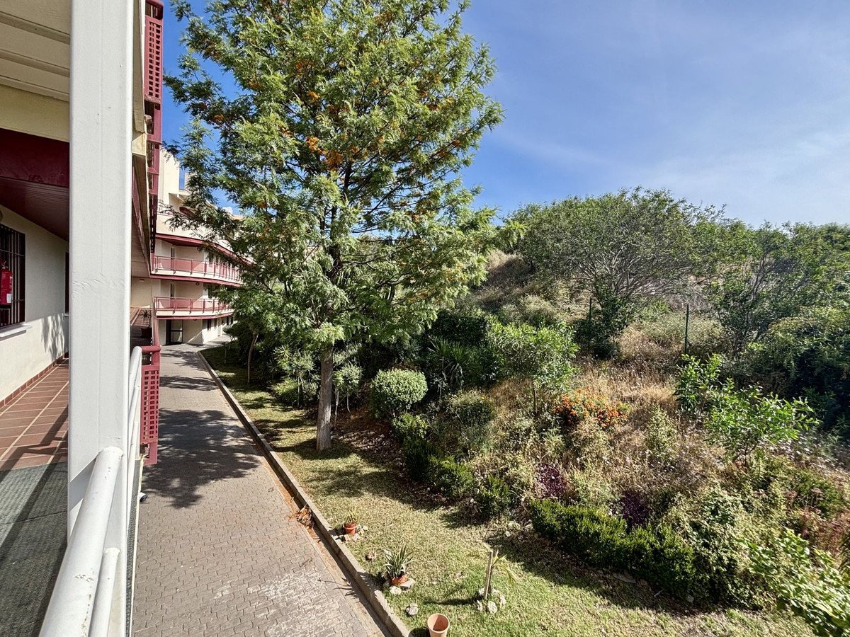 2 Bed Middle Floor Apartment in Rincón de la Victoria