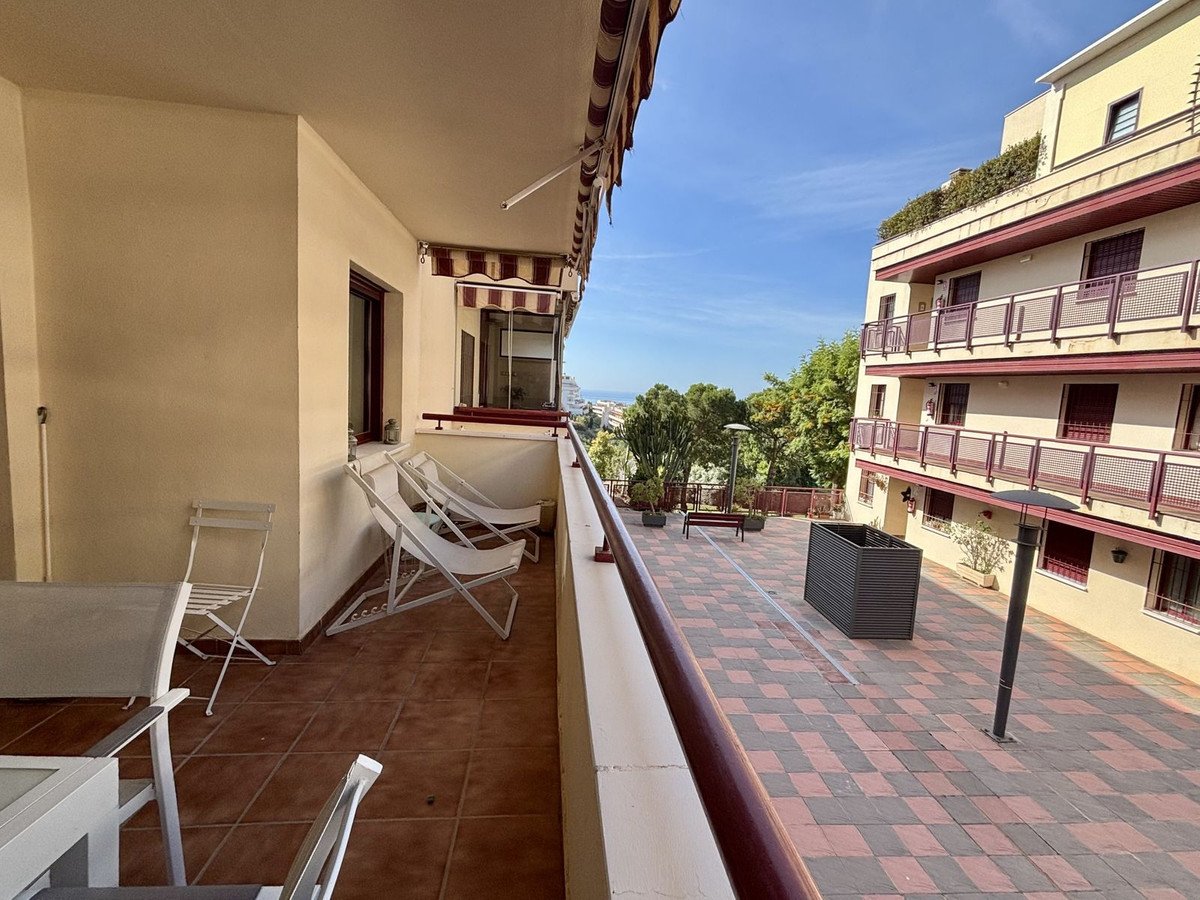 2 Bed Middle Floor Apartment in Rincón de la Victoria