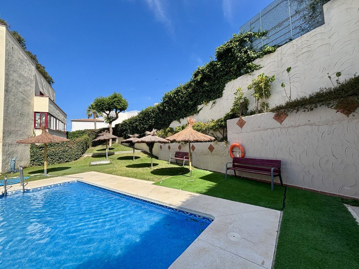 2 Bed Middle Floor Apartment in Rincón de la Victoria