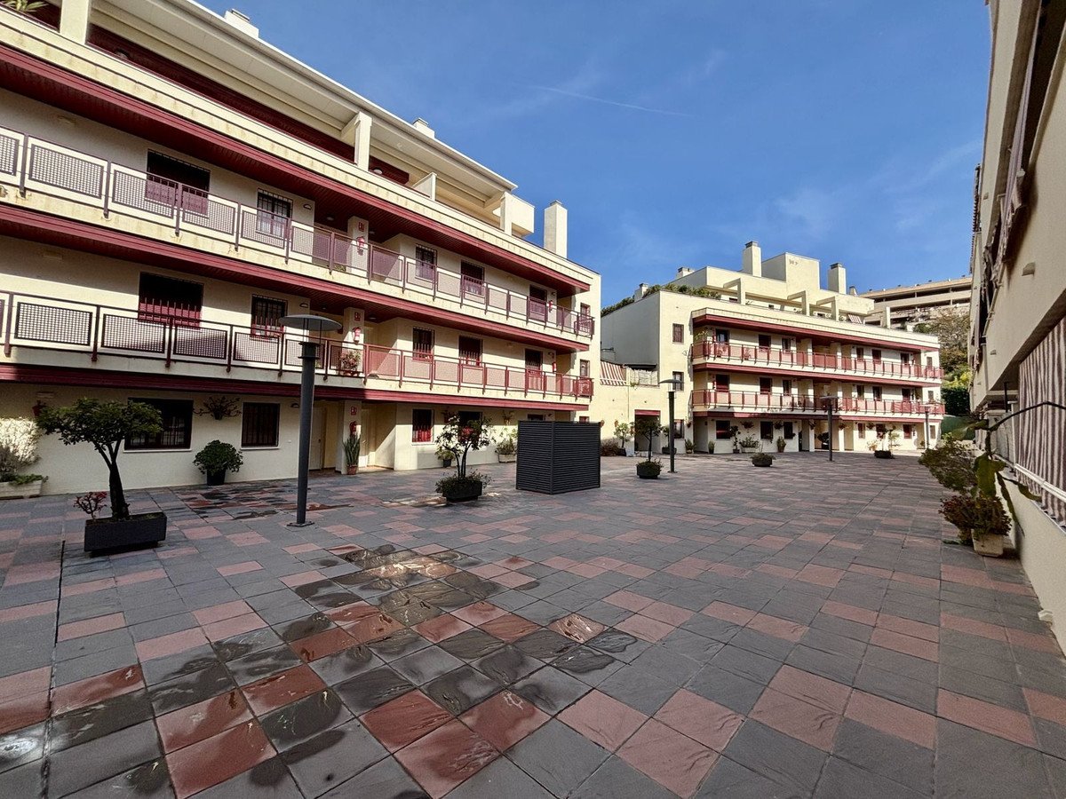 2 Bed Middle Floor Apartment in Rincón de la Victoria
