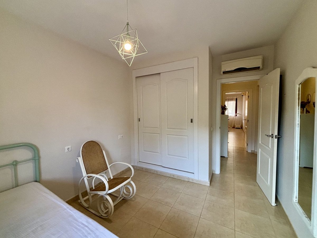 2 Bed Middle Floor Apartment in Rincón de la Victoria