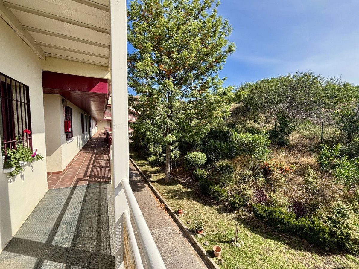 2 Bed Middle Floor Apartment in Rincón de la Victoria