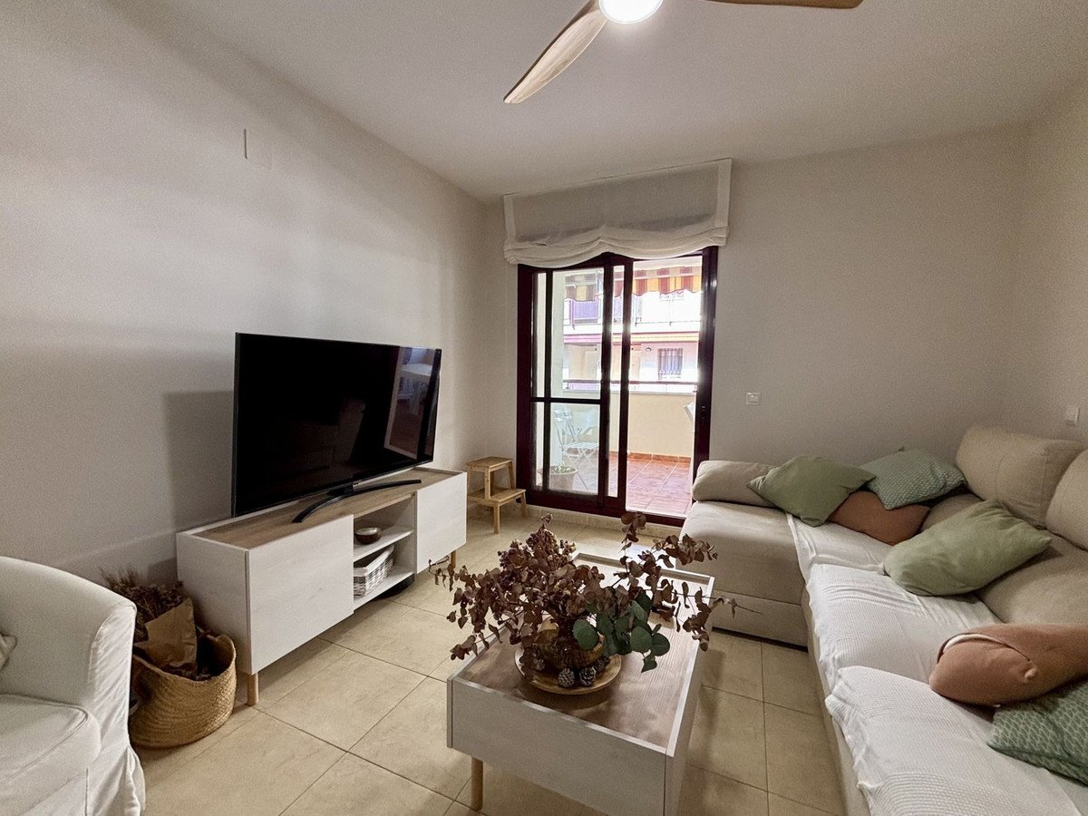 2 Bed Middle Floor Apartment in Rincón de la Victoria