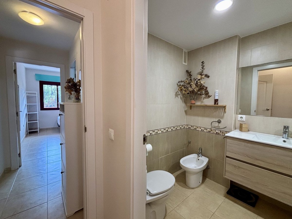 2 Bed Middle Floor Apartment in Rincón de la Victoria
