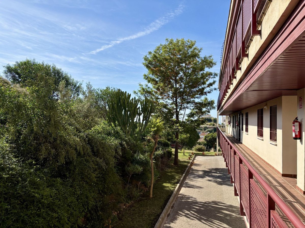 2 Bed Middle Floor Apartment in Rincón de la Victoria