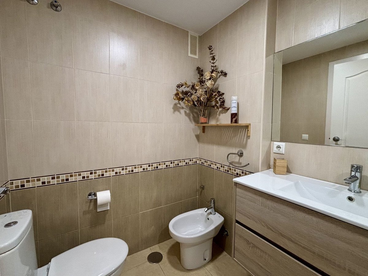 2 Bed Middle Floor Apartment in Rincón de la Victoria