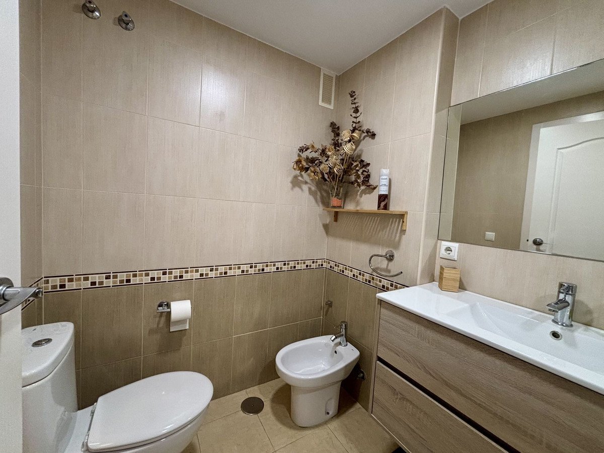 2 Bed Middle Floor Apartment in Rincón de la Victoria