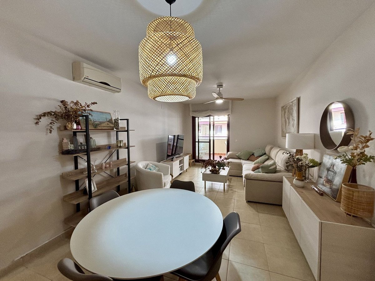 2 Bed Middle Floor Apartment in Rincón de la Victoria
