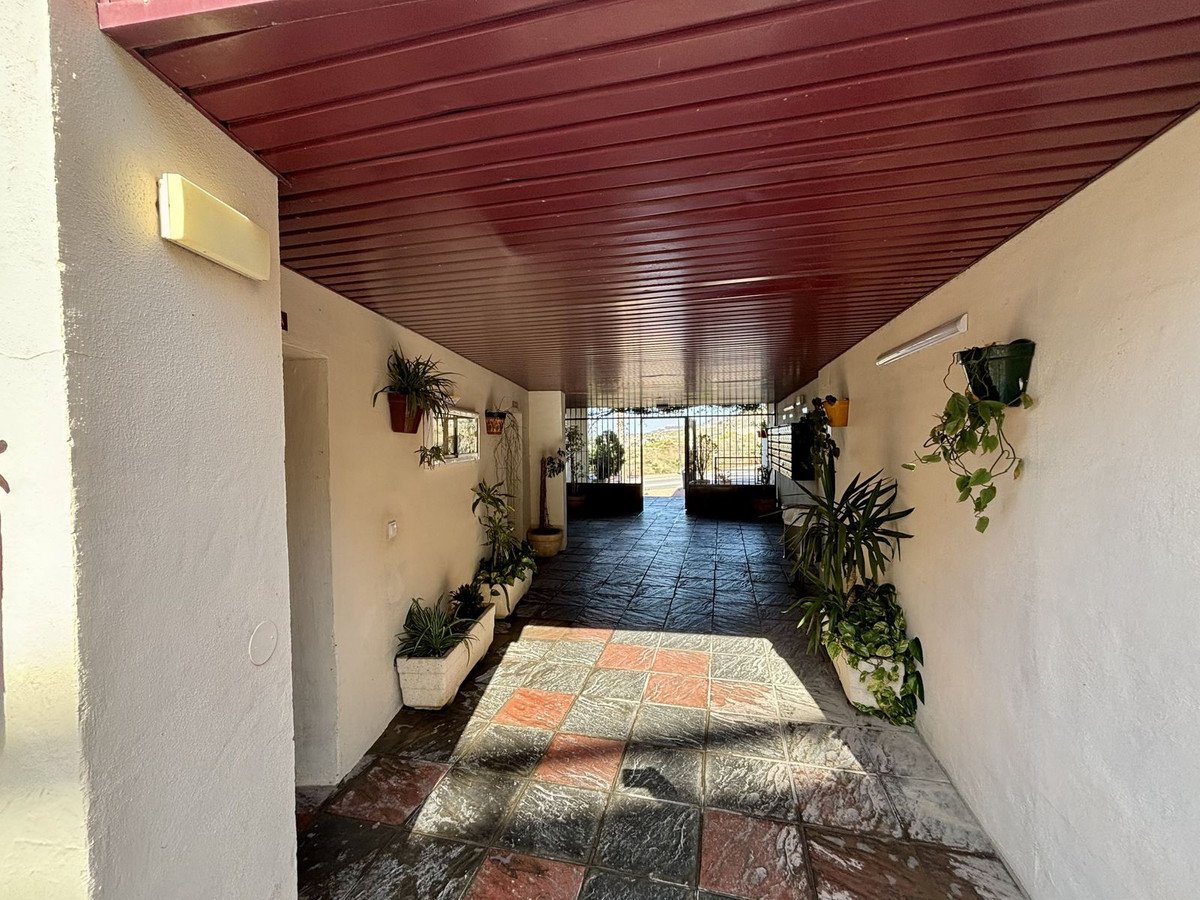 2 Bed Middle Floor Apartment in Rincón de la Victoria