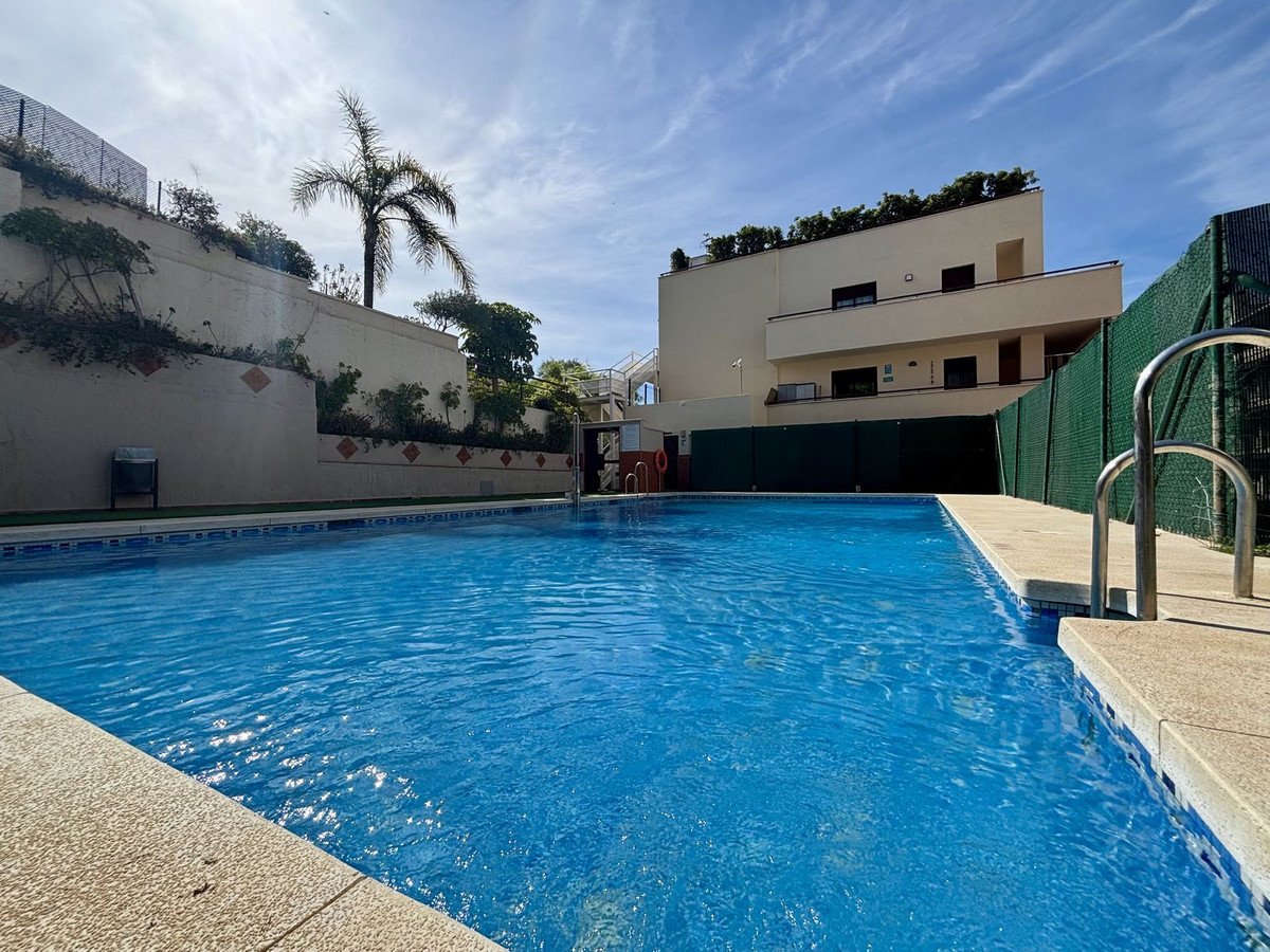 2 Bed Middle Floor Apartment in Rincón de la Victoria